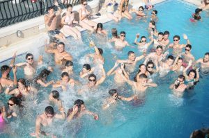 pool-party-fin-de-carrera-malta